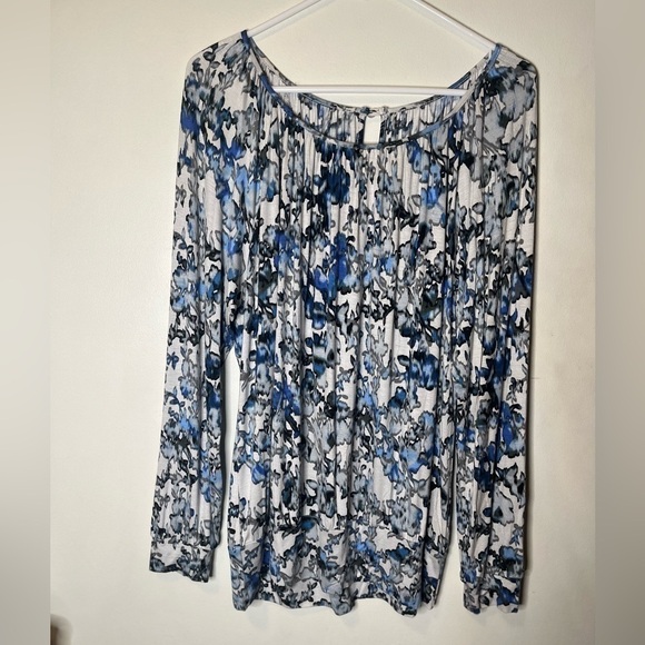 None Tops - Women’s long sleeve floral patterned top